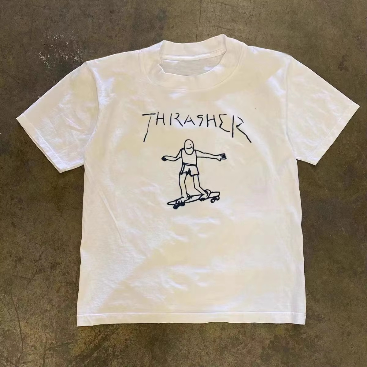 White Classic Skateboard Stick - Streetwear Brand Magazine avis et prix