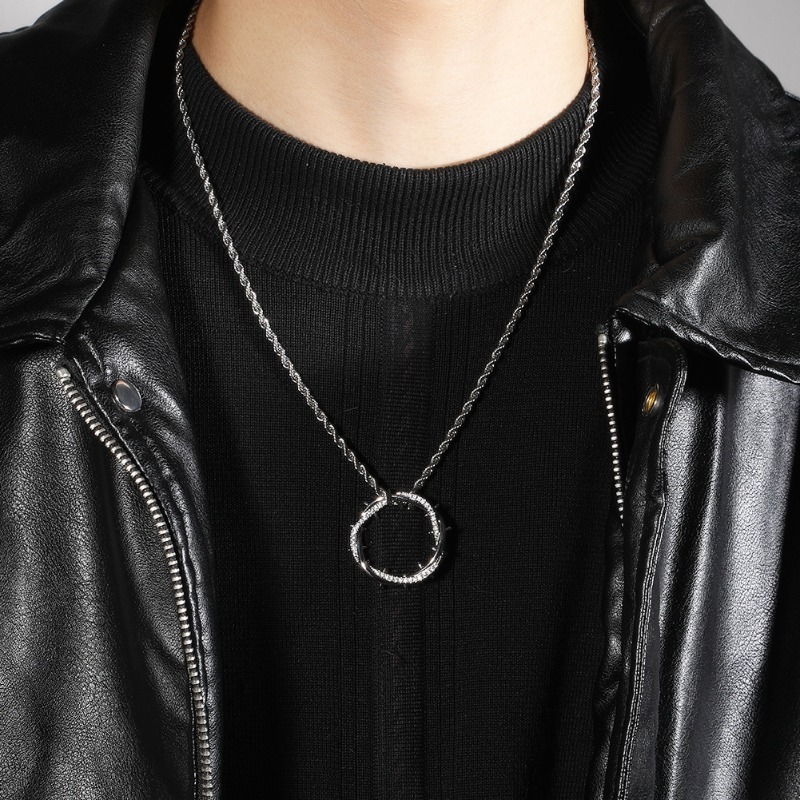 Retro Thorns Crown Pendant Nec - Streetwear Brand Accessories avis et prix